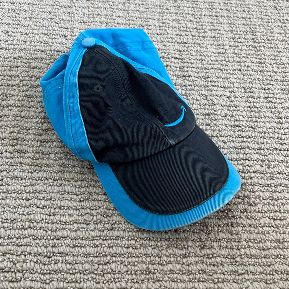 Amazon delivery hat logo front blue